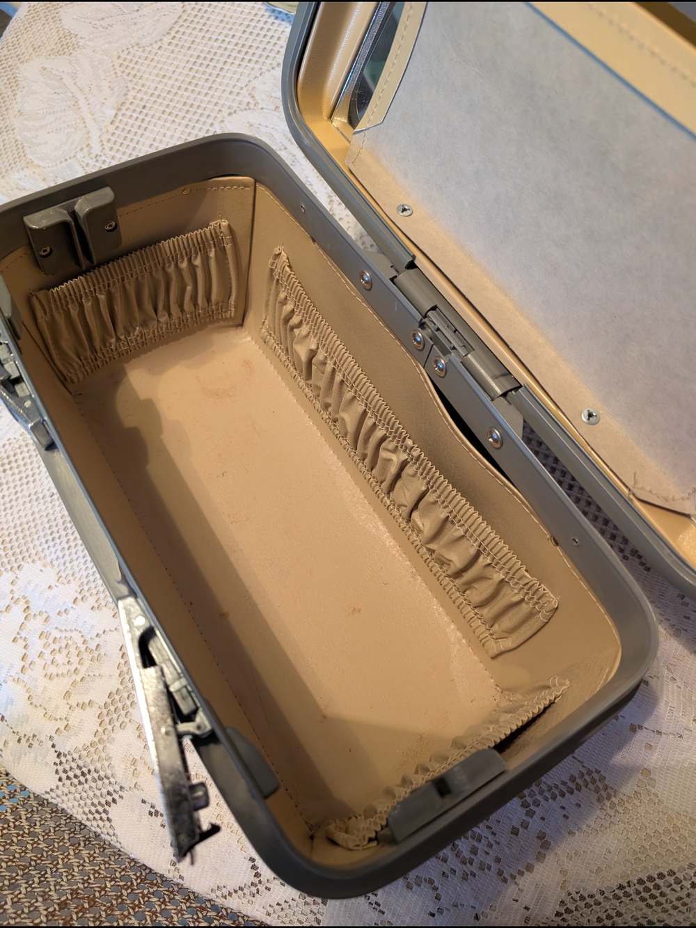 Samsonite Burgundy Vintage Train Case - Picture 7 of 11